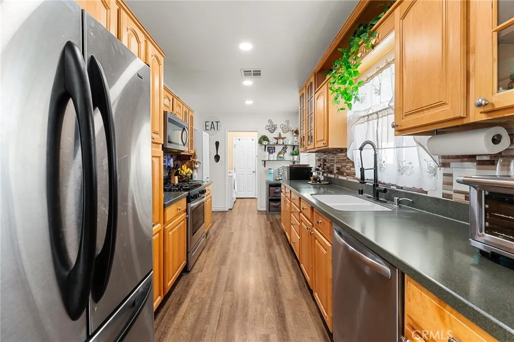 80 E Theodore, Banning, California 92220 home-pic-8